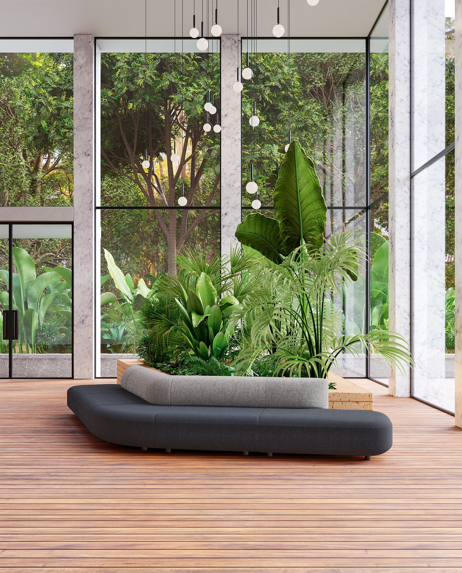 Le hall d'entrée moderne est doté de grandes baies vitrées, de planchers en bois, d'un Canapé modulaire Afina de Ramos Bassols en gris, de plantes d'intérieur luxuriantes et de lampes suspendues au-dessus de la tête ; les arbres sont visibles à travers les fenêtres.