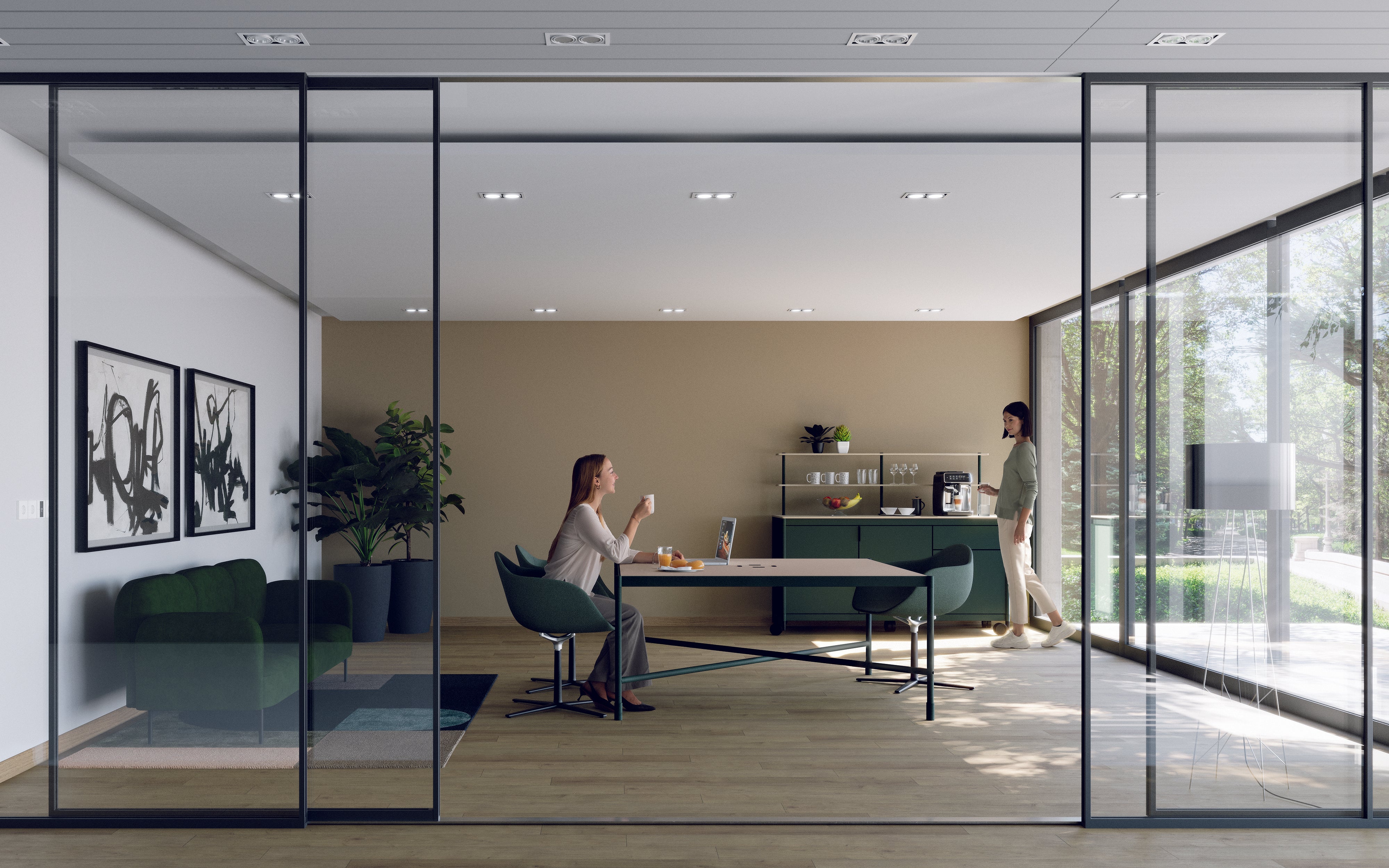Deux personnes se trouvent dans un salon de bureau moderne avec des murs en verre. L'une mange à une table tandis que l'autre se tient à côté de la kitchenette Fluido® d'Attitudes Bureaux. L'espace est équipé de mobilier de bureau vert, d'œuvres d'art, de plantes et de grandes fenêtres pour la lumière naturelle.