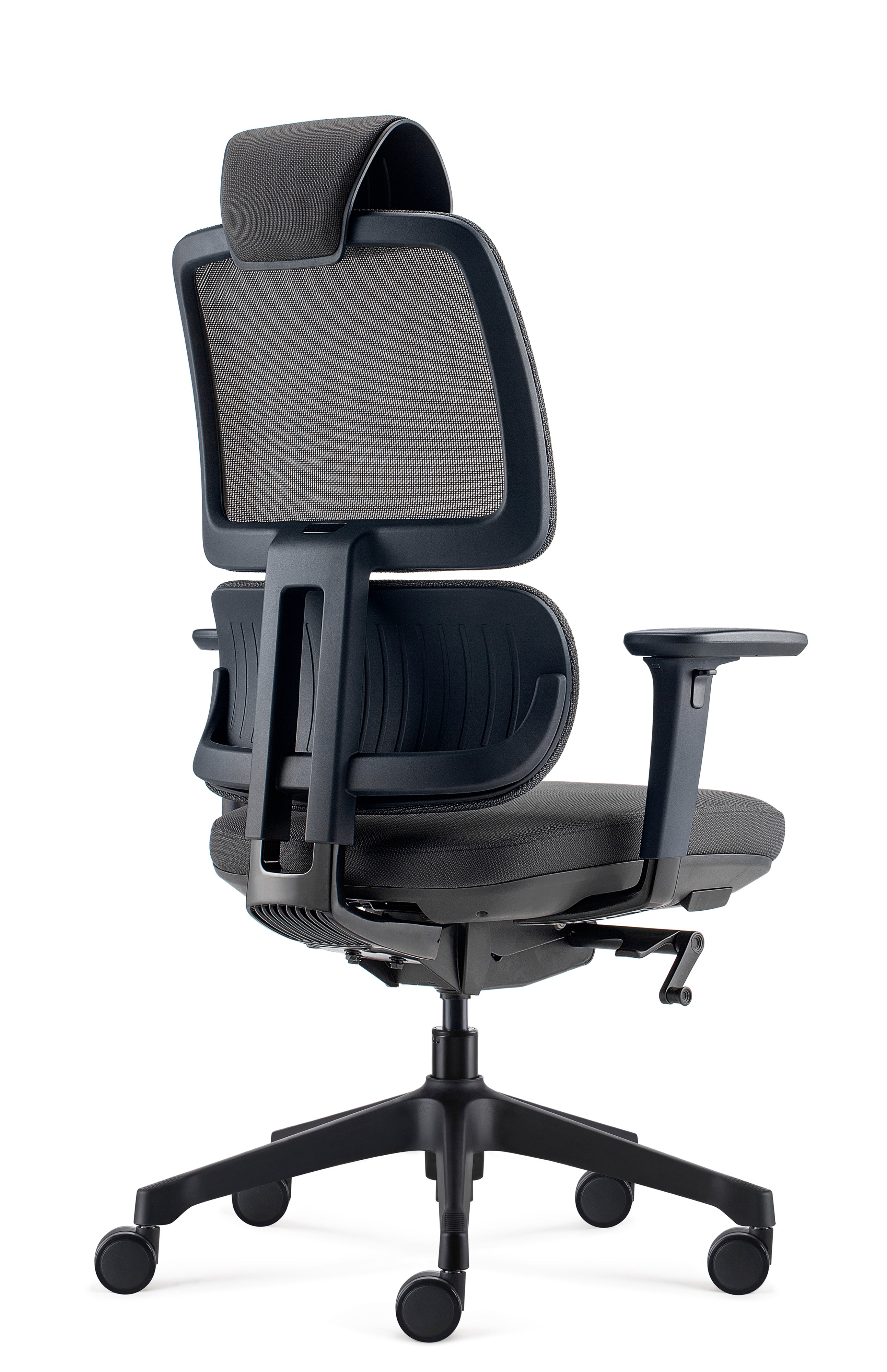 Le Fauteuil URSA 24H/24 d'Attitudes Bureaux est un fauteuil de bureau ergonomique moderne avec un dossier haut en maille, un appui-tête réglable, des accoudoirs et une assise sur une base noire à cinq roues, idéal comme fauteuil de travail usage intensif au design scandinave.