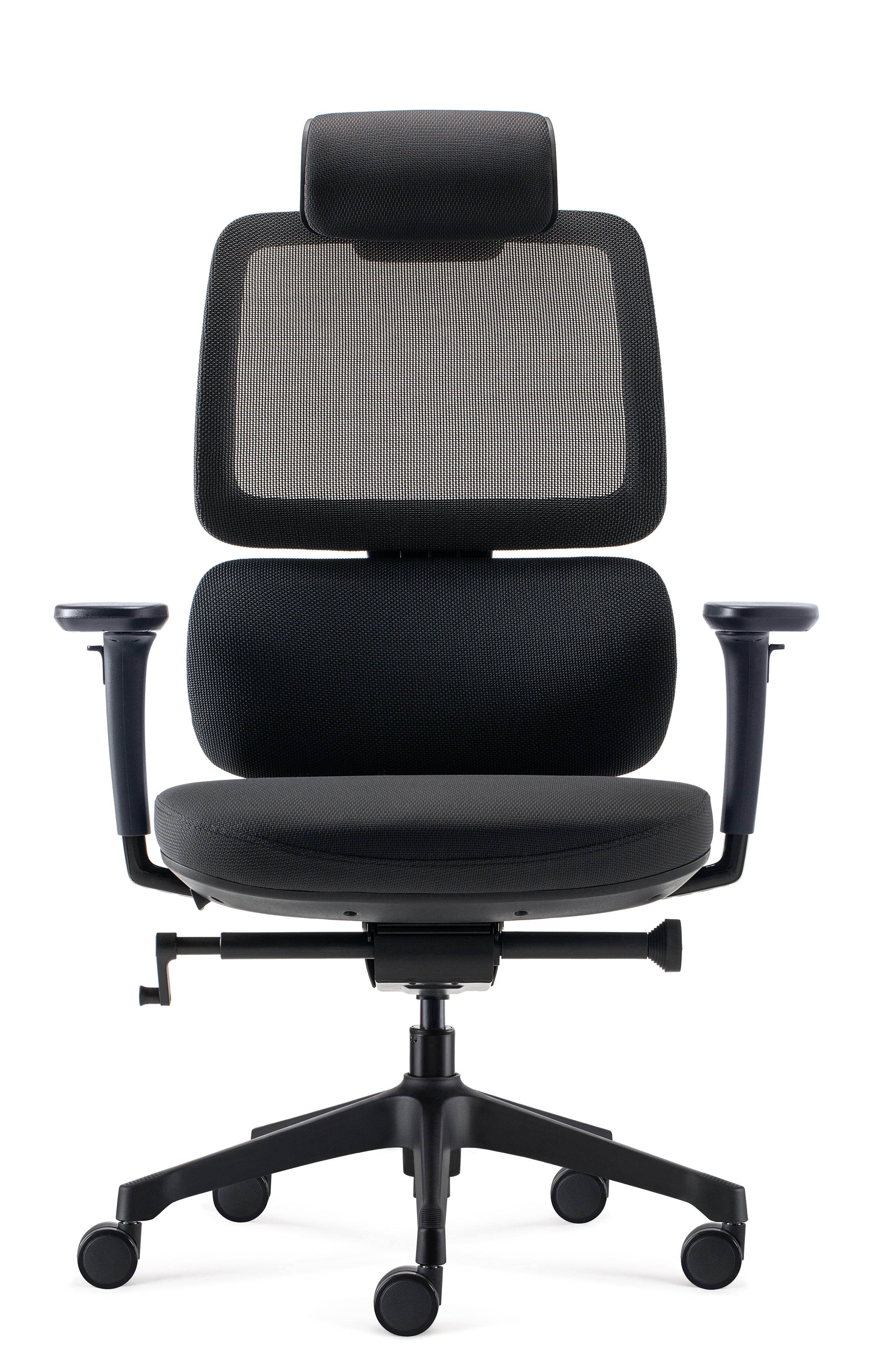 Le Fauteuil URSA 24H/24 d'Attitudes Bureaux, avec dossier et appui-tête en maille noire, assise rembourrée, accoudoirs réglables et piétement à cinq roues, est idéal pour un usage professionnel intensif - sur fond blanc.
