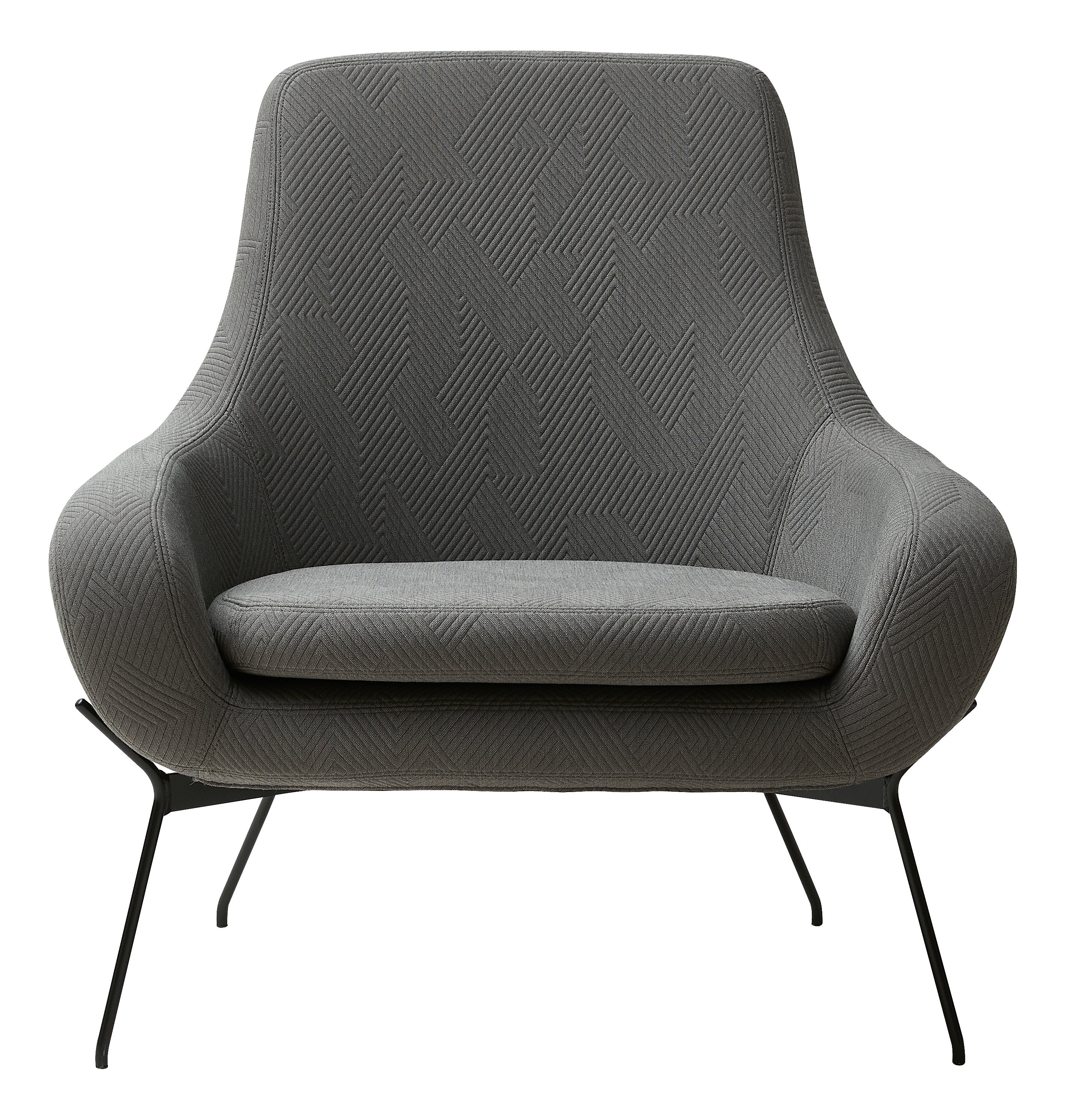 Le Fauteuil NOOMI de Susanne Grønlund est un fauteuil moderne tapissé gris avec un haut dossier, une large assise, des accoudoirs incurvés, un tissu texturé et de fins pieds graphiques noirs, présentant un design contemporain élégant.