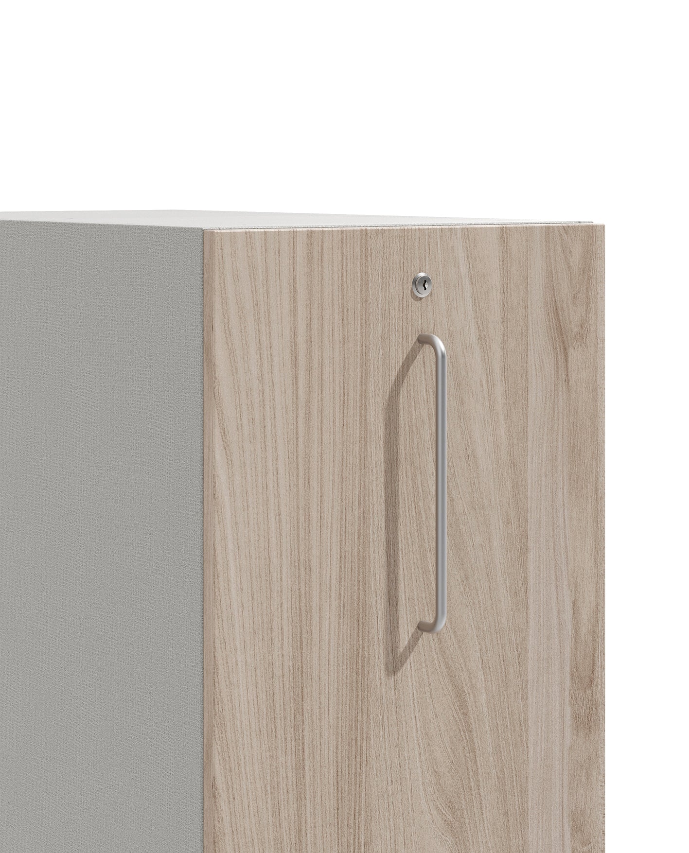 Gros plan sur l'Orgatower d'Attitudes Bureaux, un meuble en bois compact et intelligent pour rangement bureau, doté d'une poignée verticale argentée et d'une finition en bois clair, sur fond blanc.