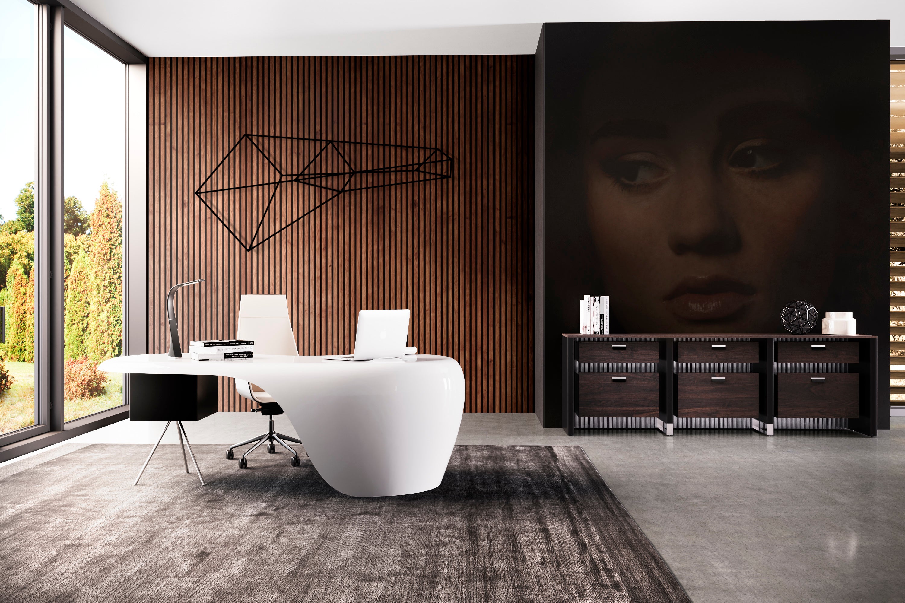 L'UNO de Karim Rashid est un bureau de direction moderne, composé d'un bureau et de chaises blancs, d'un mur de lattes de bois, d'œuvres d'art géométriques, d'armoires sombres, d'une grande peinture murale représentant un visage de femme et de grandes fenêtres offrant une vue sur la verdure - une décoration de bureau contemporaine parfaite.