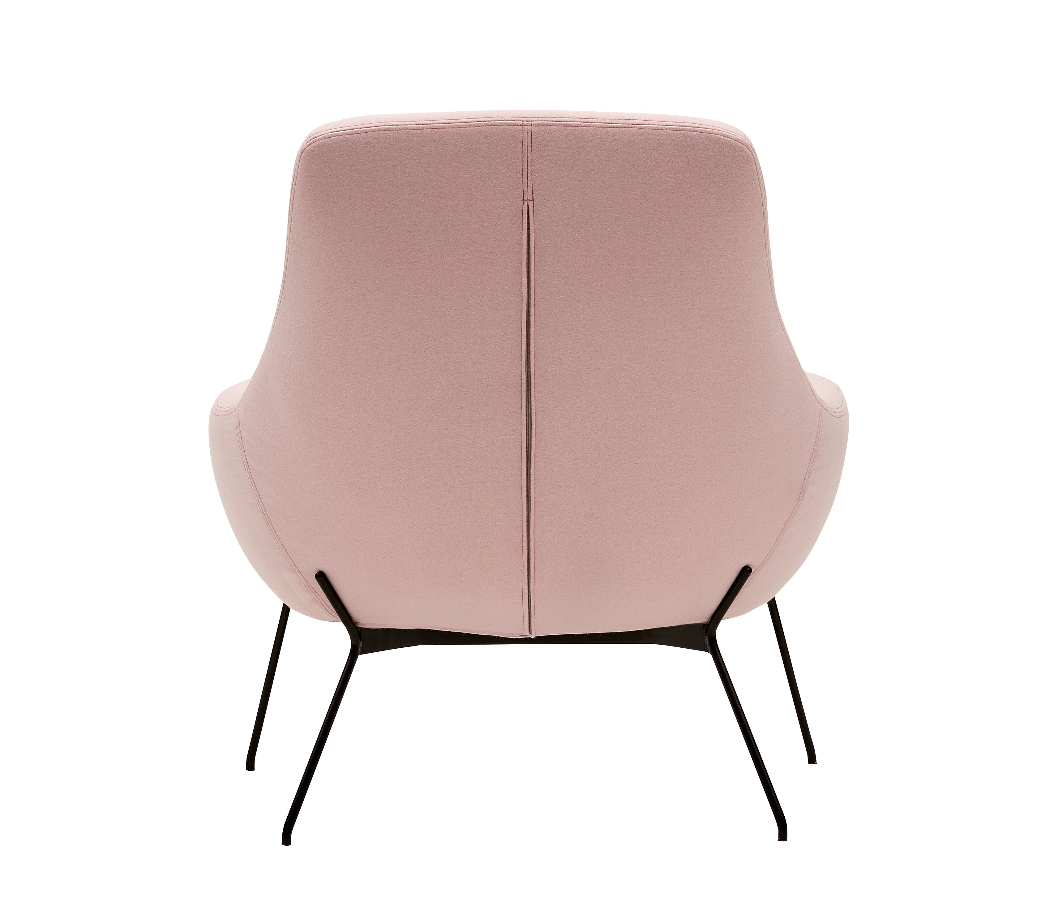 Le Fauteuil NOOMI de Susanne Grønlund est une chaise moderne rose pâle avec des accoudoirs incurvés et de minces pieds en métal noir, vus de dos pour une touche de design contemporain.