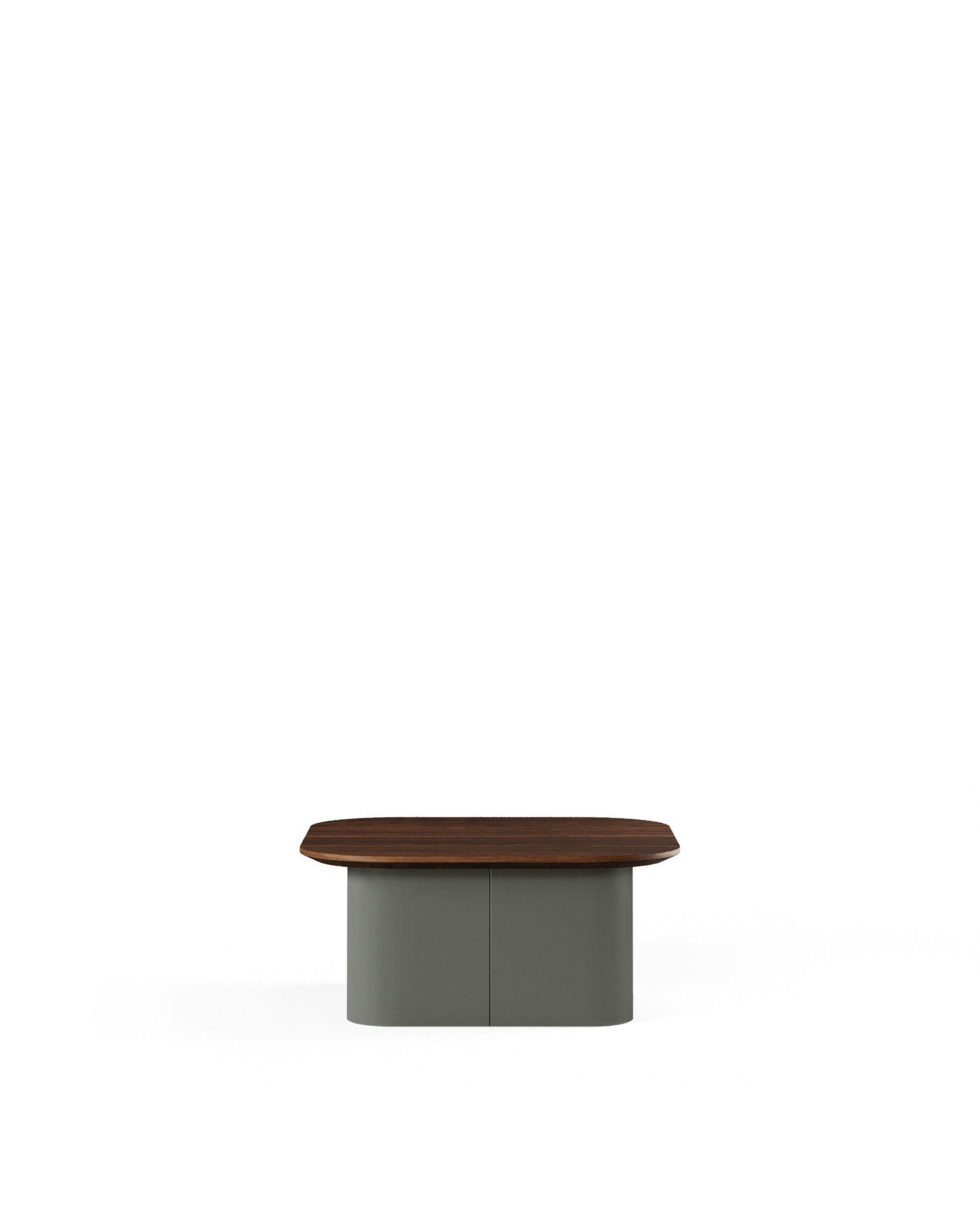 Les Tables basses Afina de Ramos Bassols présentent un profil moderne et bas, avec un plateau en bois foncé en forme de rectangle arrondi et une base incurvée gris mat, illustrant un design épuré sur un fond blanc uni.