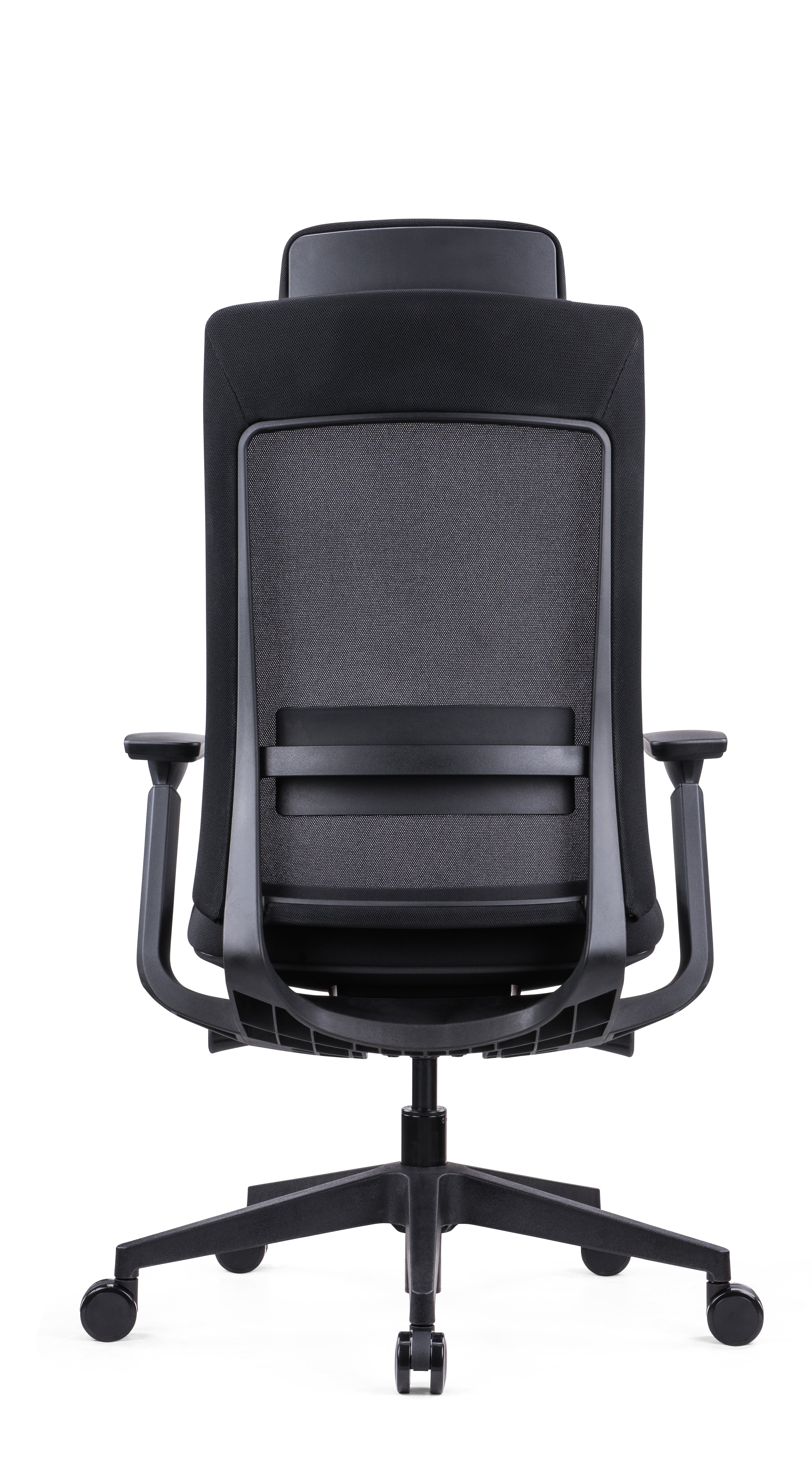 Le Fauteuil Céphée d'Attitudes Bureaux est un siège de bureau moderne de couleur noire avec dossier en maille, accoudoirs, piétement à roulettes et support lombaire réglable, présenté de dos sur fond blanc.