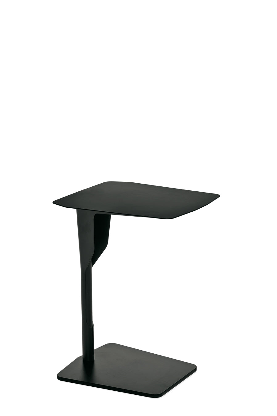 La table en métal Luca Nichetto est une table d'appoint moderne et minimaliste dotée d'un plateau carré plat et d'une base asymétrique unique. Elle présente des lignes épurées et un look contemporain élégant, idéal en noir ou en blanc pour tout espace stylisé.