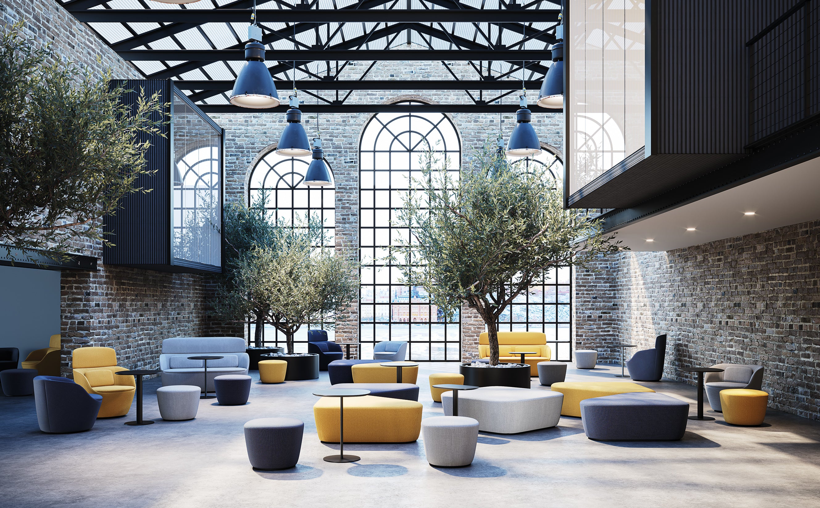 Un salon moderne et spacieux avec de grandes fenêtres cintrées, des murs en briques apparentes, des arbres d'intérieur et des sièges élégants gris, jaunes et bleus. Il comprend des poufs Claesson Koivisto Rune CKR RADAR et des lampes suspendues bleues sous le haut plafond.